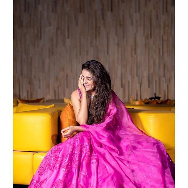 Actress Shalini Pandey In Sleeveless Pink Saree 113